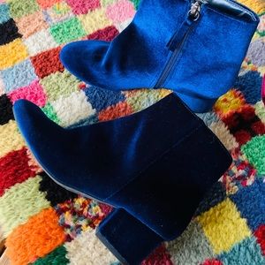 Velvet Navy Blue Zip-Up Booties size 8.5 M